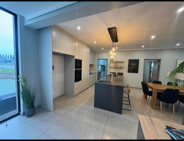 3 BEDROOM APARTMENT FOR SALE IN MIDSTREAM ESTATE